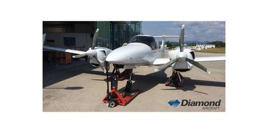 DIAMOND PÈSE UN AVION SUR UN TRANSPALETTE PESEUR